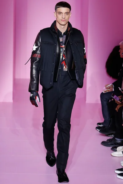 Look 11